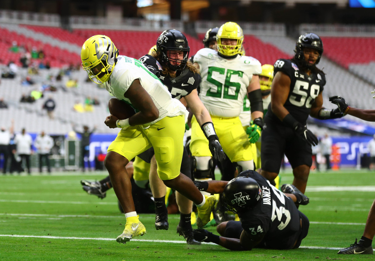 Anthony Brown runs for a touchdown against Iowa State in the 2021 Playstation Fiesta Bowl.